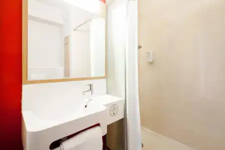 B&B Reims Bezannes - 8