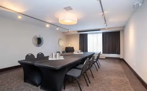 Sandman & Suites Calgary South - 11