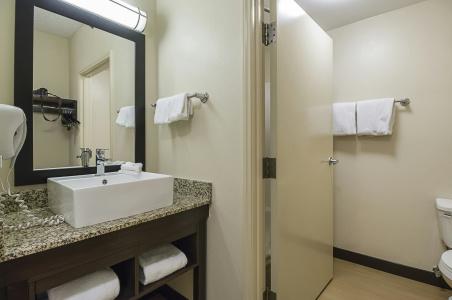 Red Roof Inn PLUS+ Phoenix West - 22