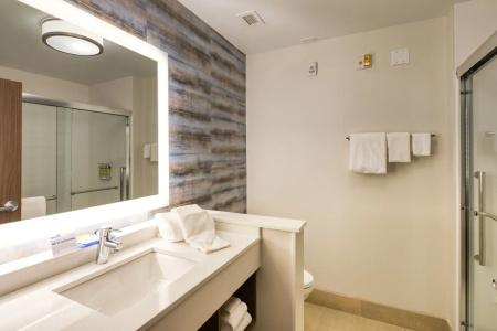 Holiday Inn Express & Suites Charlotte - South End by IHG - 6