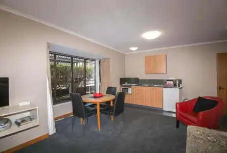 Allan Court Motel - 90