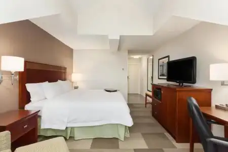 Hampton Inn Colchester - 41