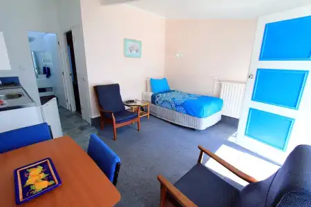 Golden Glow Motel - 36