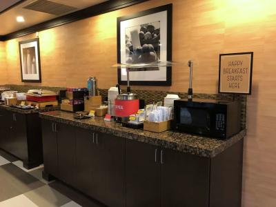 Hampton Inn & Suites Tulsa/Central - 22