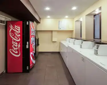Quality Inn Airport East - 2