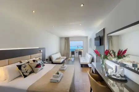 Queens Bay - 102