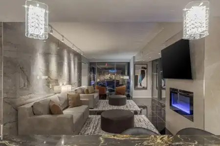 Beautiful Palms Place Suite - 214