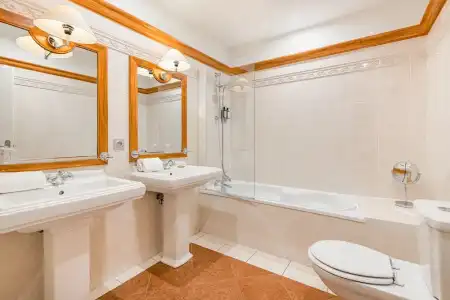 Globe et Cecil Hôtel - 103