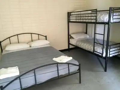 Adelaide Motel & Backpackers - 3
