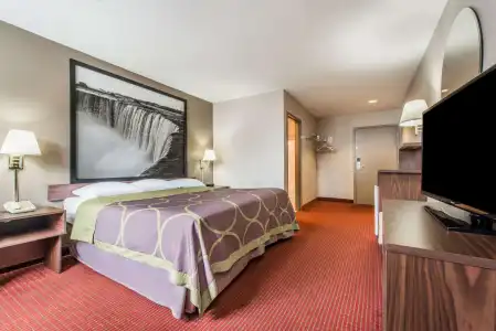 Super 8 by Wyndham Niagara Falls NY - 4