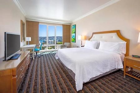 DoubleTree by Hilton San Diego Bayside - 40