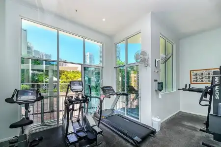 The Crest Apartments - - 6