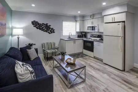 May-Dee Suites - 13