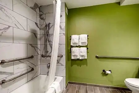 Quality Inn & Suites Plano East - Richardson - 37