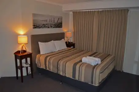 Arkana Motor Inn & Terrace Apartments - 5