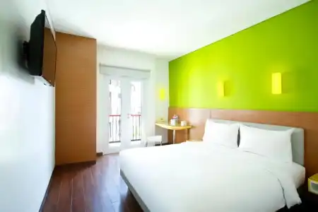 Amaris Teuku Umar - 28