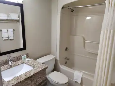 Quality Inn - 7