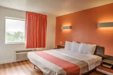 Motel 6 Dallas, TX - Northwest - 24