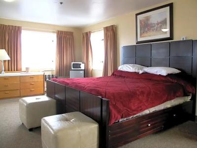 Merrill Field Inn - 34