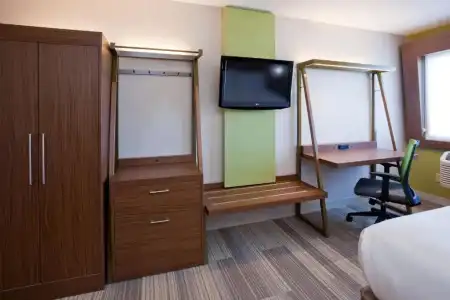 Holiday Inn Express & Suites Minneapolis – West End by IHG - 40