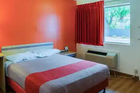 West Ashley Inn - 3