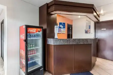Motel 6 Lethbridge, AB - 11