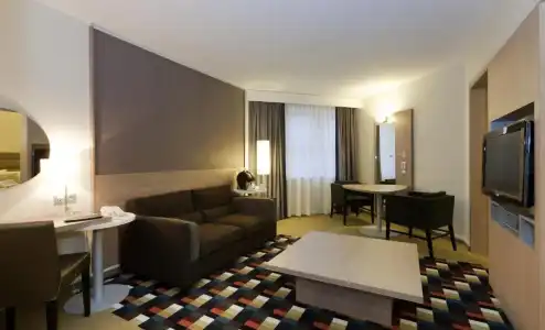 Mercure Grenoble Centre Porte des Alpes - 76