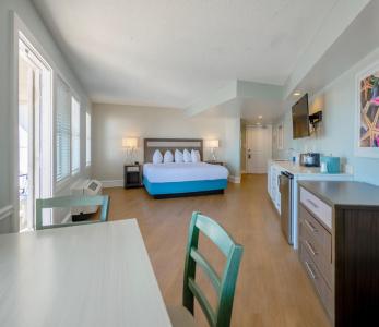 Commander & Suites - 2