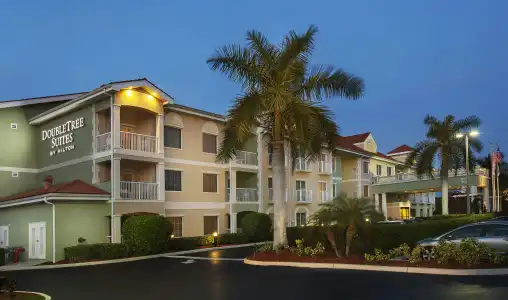 DoubleTree Suites by Hilton Naples - 35