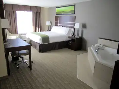 Holiday Inn Express Golden-Kicking Horse by IHG - 1