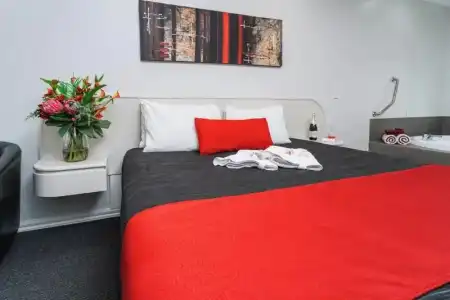 Aubyn Court Spa Motel - 144