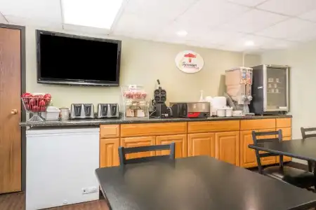 Days Inn by Wyndham Bismarck - 20