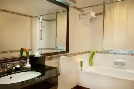 Diamond Westlake Suites - 80