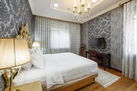 Monday Royal Apart - 216