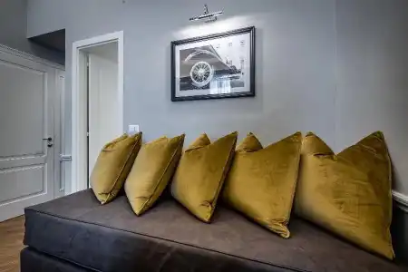 Ungherese Small Luxury - 131