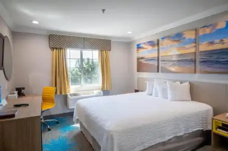 Days Inn by Wyndham Santa Monica - 20