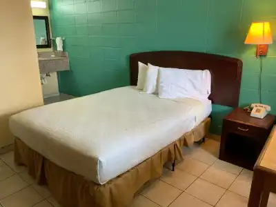Pinn Road Inn and Suites - 26
