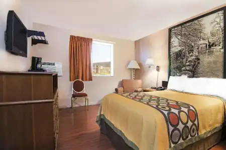 Super 8 by Wyndham San Antonio/I-35 North - 11