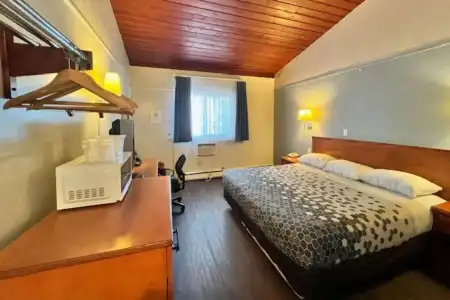 Econo Lodge Motel Village - 65
