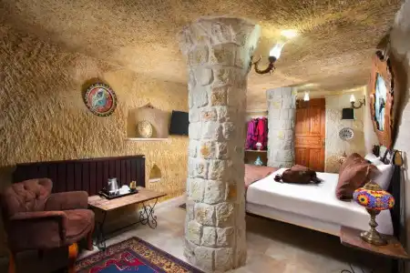 Romantic Cave - 137