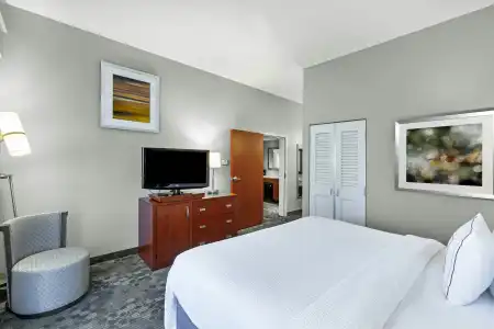Courtyard Tulsa Woodland Hills - 21