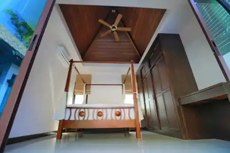 Naiharn Beach Villa - 28