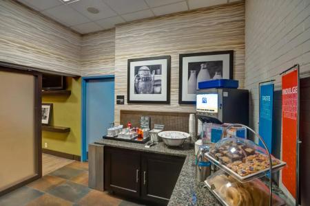 Hampton Inn Norfolk-Naval Base - 12