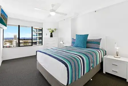 Surfers Century Oceanside Apartments - 220