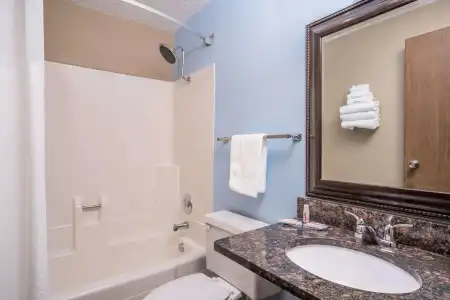 Days Inn by Wyndham Bismarck - 8