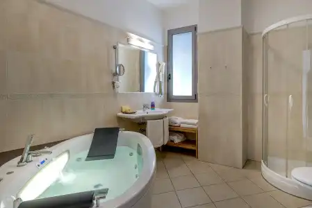 Sovrana & Spa - 18