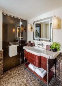 Maxwell Reserve Singapore, Autograph Collection - 8