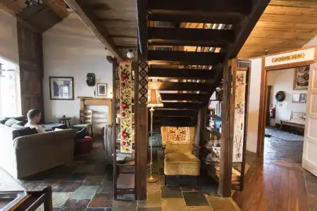 Raven's Bed and Breakfast - 13