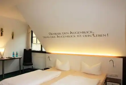 Goldener Hirsch - 25