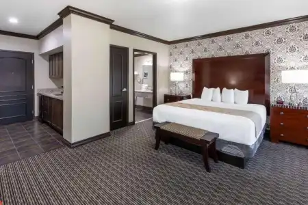Hawthorn Suites by Wyndham Lubbock - 34